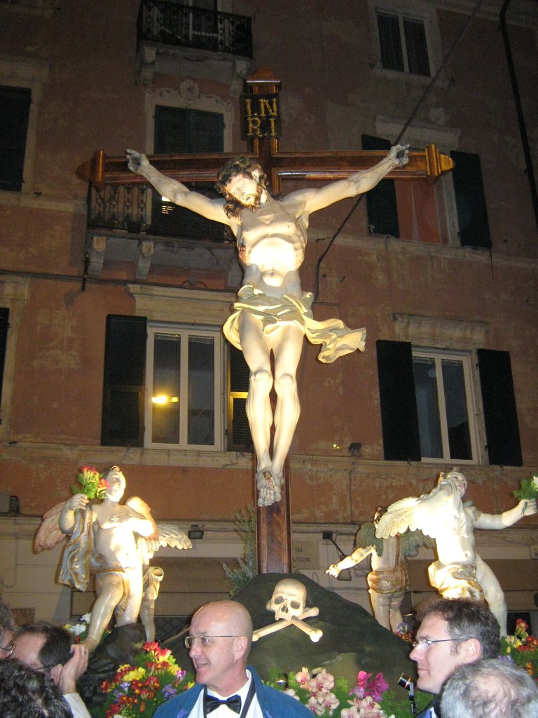Cassa processionale in legno policromo Cristo morto in Croce, Savona, 2010