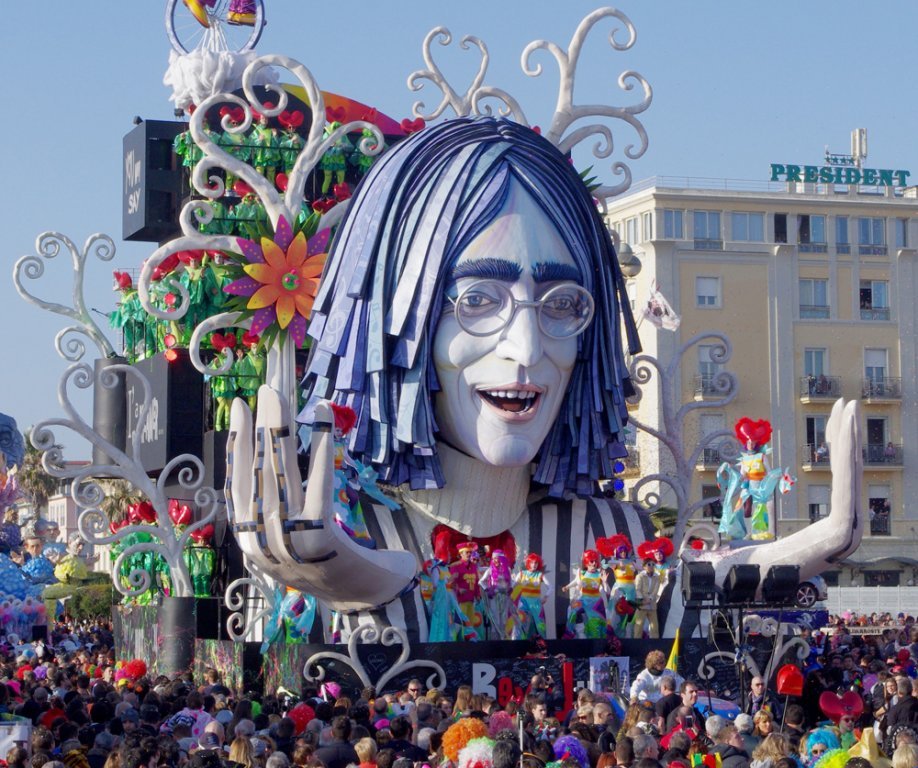 Carnevale Viareggio 2014, il carro Revolution dei Fratelli Cinquini