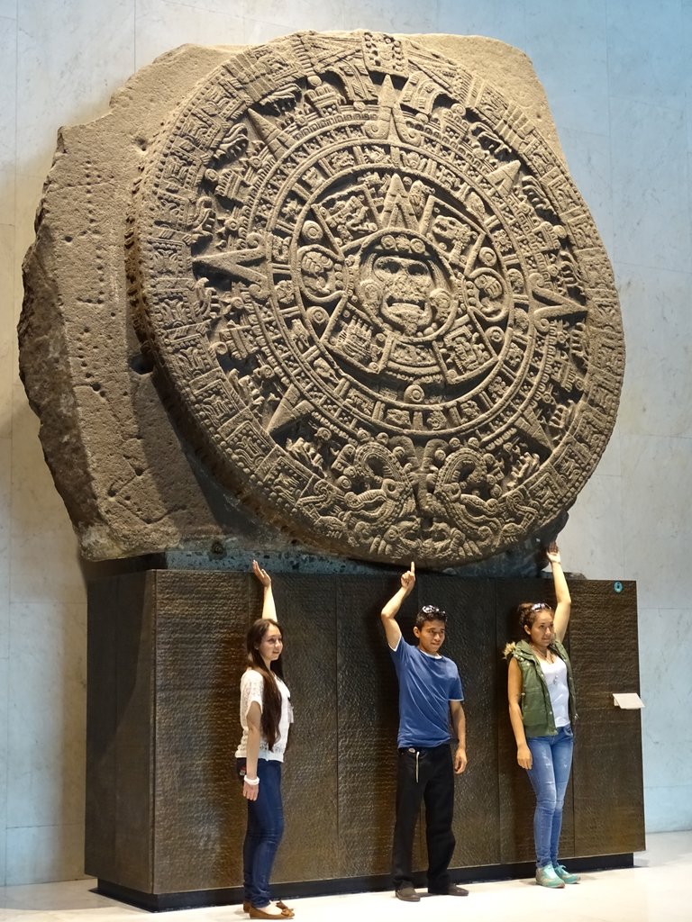 Vista d'insieme delle dimensioni monumentali del monolite