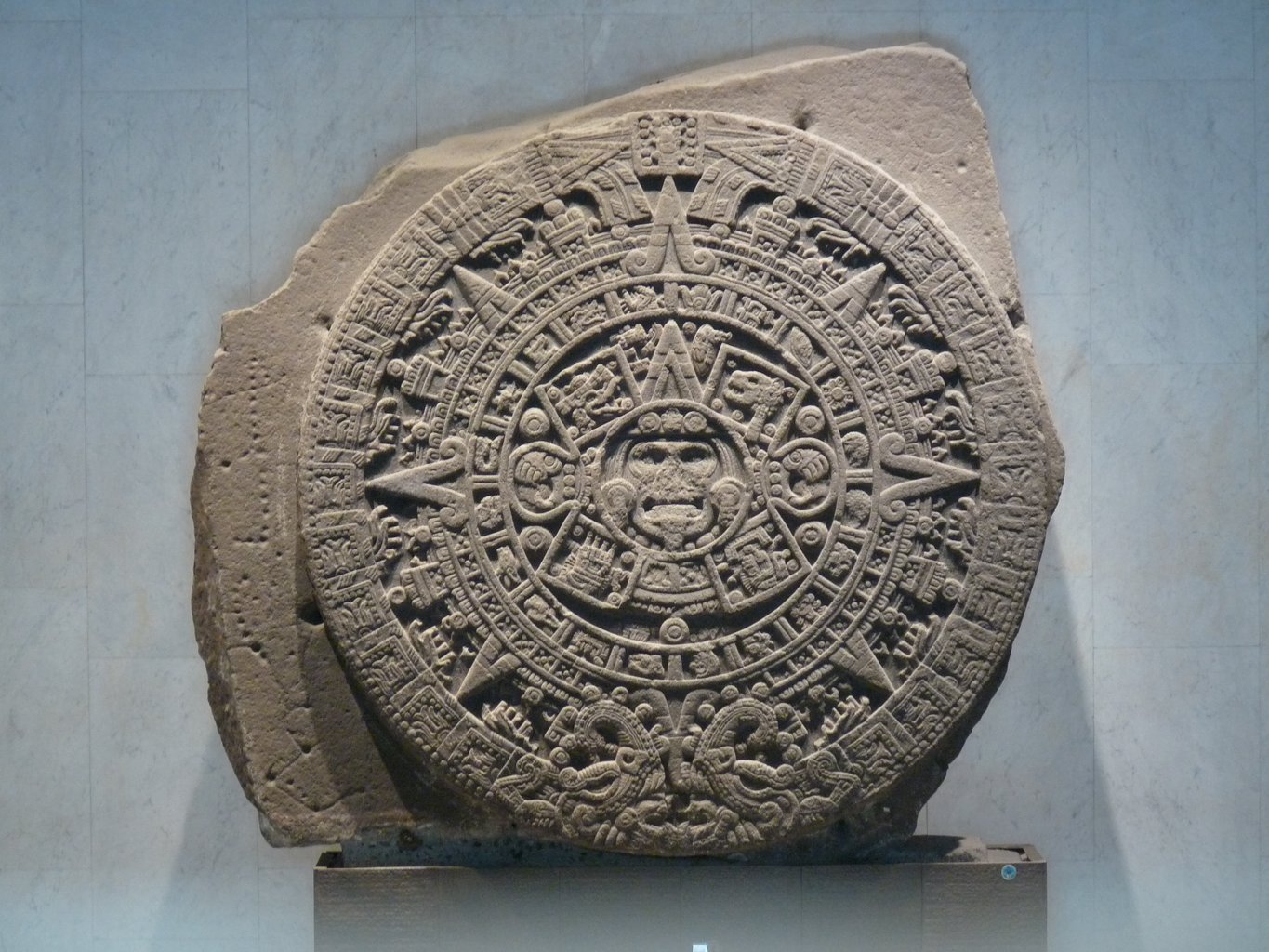 Monolite della Pietra del Sole, chiamata anche Calendario azteco (Museo Nazionale di Antropologia e Storia, Città del Messico)
