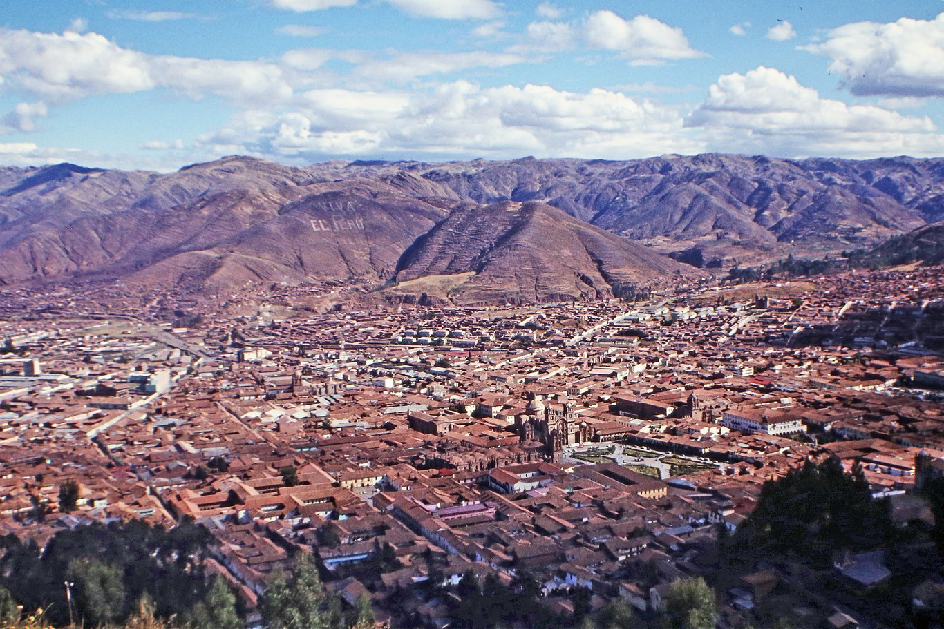 Cuzco è situata in una valle circondata da colline e montagne, il che avrà la sua importanza nella struttura del calendario.