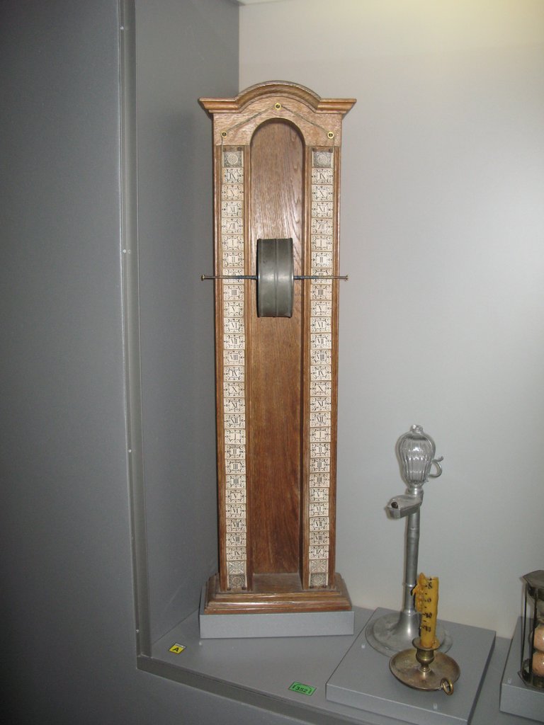 Clepsidra a tamburo marchiata "Omega", circa 1825, museo di Le Locle, Svizzera
