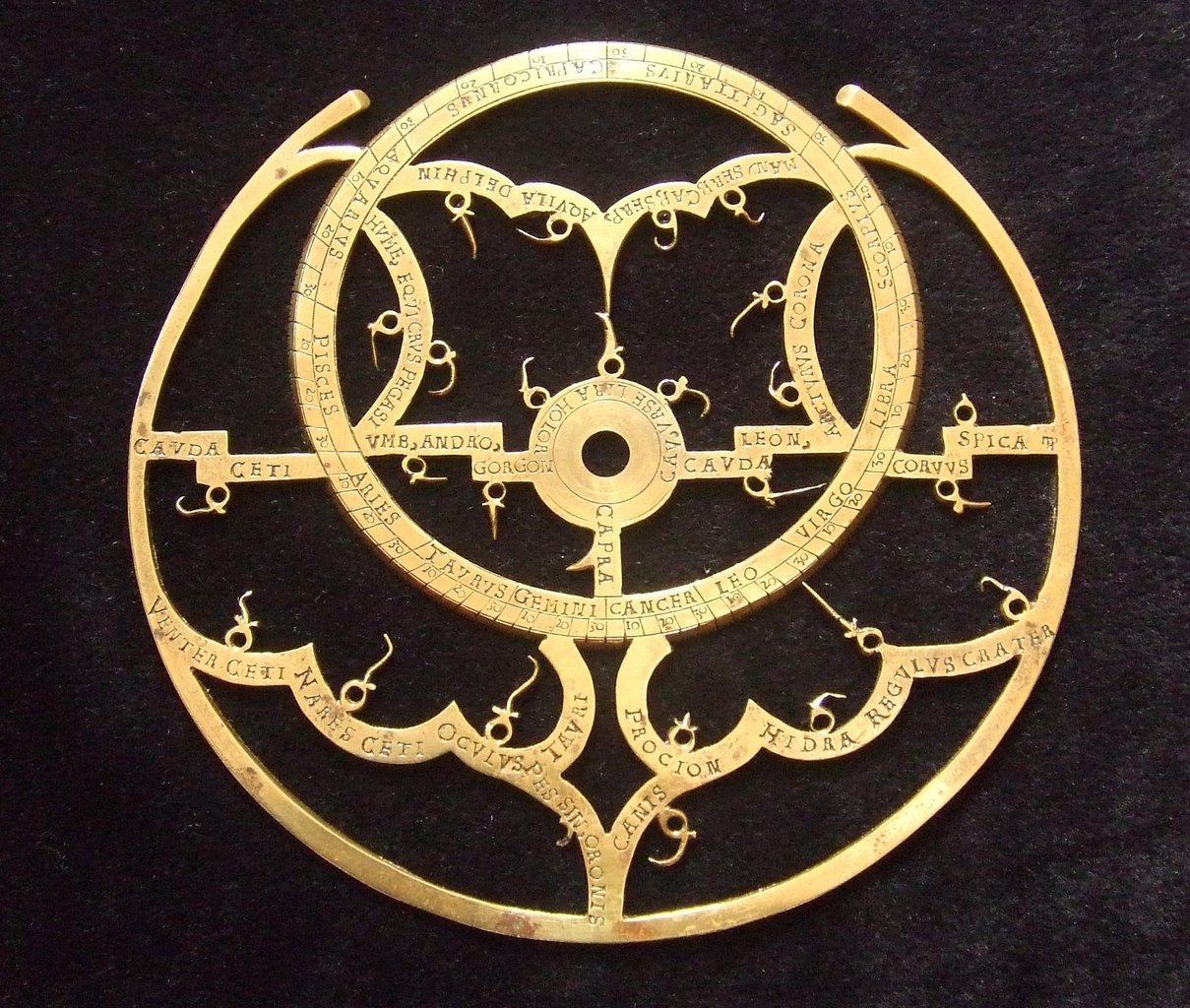 Astrolabio appartenuto a Georg Hartmann (1489-1564), conservato al British Museum.