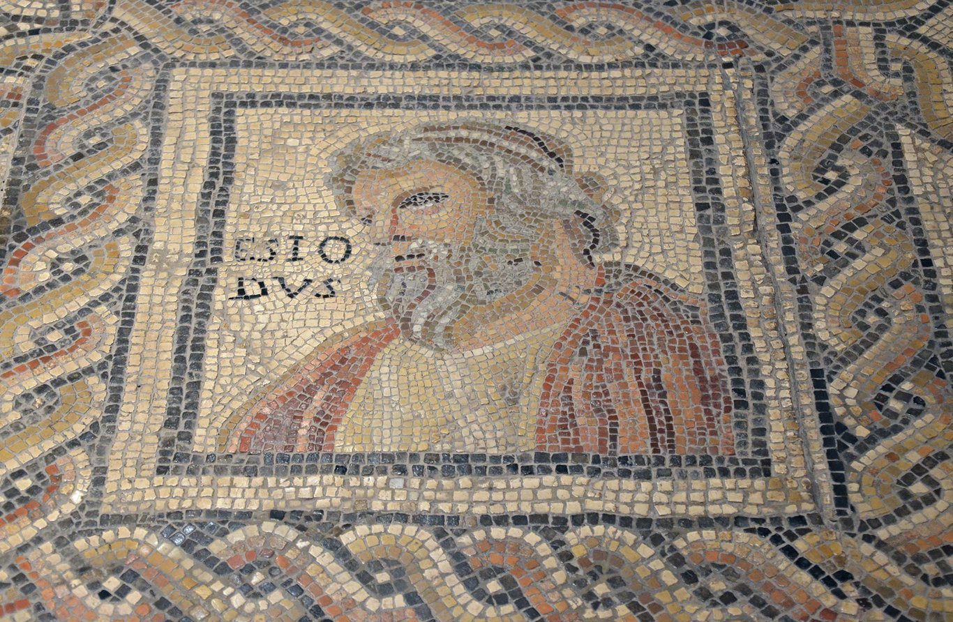 Mosaico del III secolo d.C., scoperto ad Augusta Treverorum (Treviri, Germania). Vi si legge il termine Esiodus.
